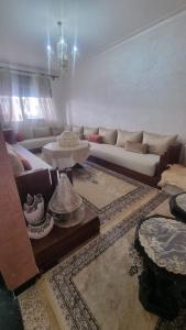 Posezení v ubytování Appartement Meublé avec Parking Gratuit, Calme & Pratique à Casablanca