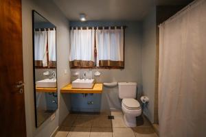 Un baño de Pioneros Suites by Grupo Tierra Gaucha