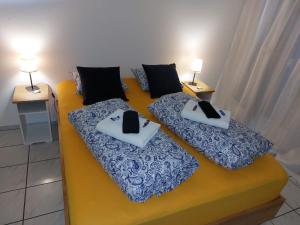 Postelja oz. postelje v sobi nastanitve El Destino Apartments