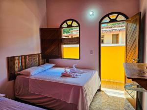 a bedroom with a bed and two windows at Paradise Boipeba in Ilha de Boipeba +9 photos