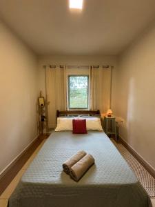 a bedroom with a large bed with two towels on it at Cascata dos Rocha in Conceição dos Ouros