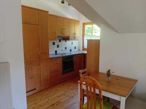 Kuchyň nebo kuchyňský kout v ubytování Ferienwohnung Johannes