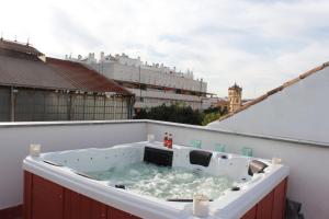 a bathtub filled with lots of water next to a building at Apartamentos RG Dúplex San Bernardo in Seville