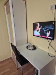 TV a/nebo společenská místnost v ubytování Hotel Lindenthal