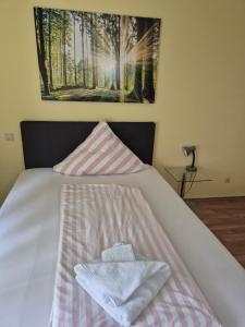 Postel nebo postele na pokoji v ubytování Hotel Lindenthal