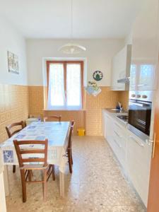 Kuchyň nebo kuchyňský kout v ubytování Villa Antonia