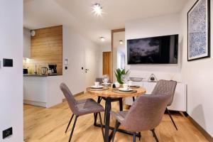 Kuchyňa alebo kuchynka v ubytovaní Apartamenty Koziniec