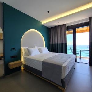 Postel nebo postele na pokoji v ubytování Sunset Boulevard Hotel