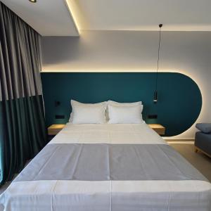 Voodi või voodid majutusasutuse Sunset Boulevard Hotel toas