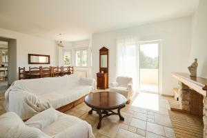 Ένα ή περισσότερα κρεβάτια σε δωμάτιο στο Olive Retreat +46 φωτογραφίες