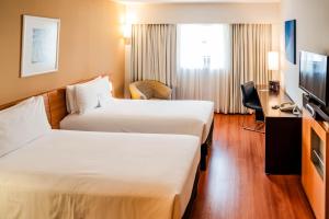 Cama ou camas em um quarto em Novotel Lima San Isidro