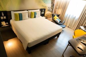 Cama ou camas em um quarto em Novotel Lima San Isidro