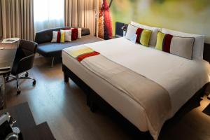 Cama ou camas em um quarto em Novotel Lima San Isidro