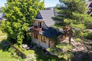Vonkajšia záhrada v ubytovaní GÓRALSKI DOMEK z kominkiem - Highlander Wooden House