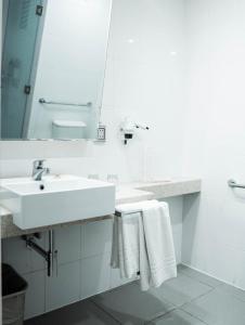 Um banheiro em Novotel Lima San Isidro