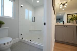 Φωτογραφία από το άλμπουμ του Coming Mid-April 2023! Beautifully upgraded two-story home with backyard oasis σε Placentia