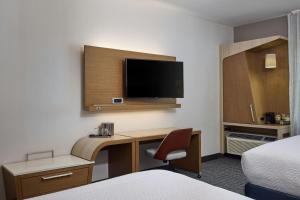 TV a/nebo společenská místnost v ubytování Courtyard by Marriott Denver Southwest/Littleton