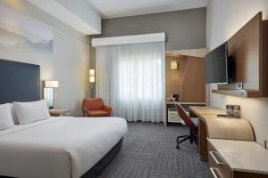 Postel nebo postele na pokoji v ubytování Courtyard by Marriott Denver Southwest/Littleton