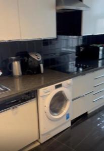 Η κουζίνα ή μικρή κουζίνα στο 2Bedrooms flat in knightstbridge