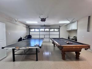 Fotografie z fotogalerie ubytování Fabulous 6 bedroom (3 master suites), 4 bath pool w/Jacuzzi home v destinaci Orange + 21 fotografií