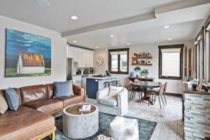 Fotografie z fotogalerie ubytování Dual Unit Mountain Retreat, 4BR, Prime Location, Sleeps 10, Historic Charm & Modern Luxury, Steps to Main St! v destinaci Park City