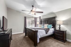 a bedroom with a bed and a ceiling fan at Harrison Chandler in Chandler +29 photos