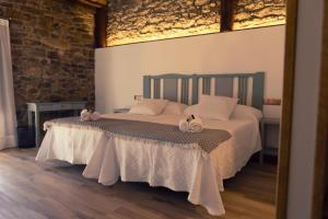 a bedroom with a bed with towels on it at Hospedería La Bogadera in La Robla +19 photos
