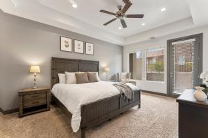 a bedroom with a bed and a ceiling fan at Best Day Ever townhouse in Washington