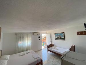 Gallery image of Llambro Rooms in Dhërmi +6 photos