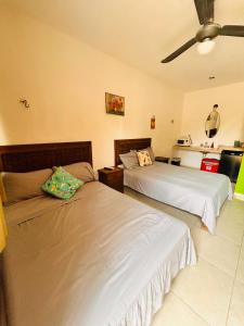 Rúm í herbergi á Babymar departamentos a 2 cuadras de la playa.