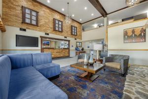 Μια τηλεόραση ή/και κέντρο ψυχαγωγίας στο Best Western Woodburn Inn