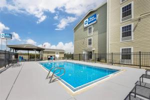 Πισίνα στο ή κοντά στο Best Western Woodburn Inn