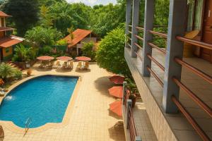 Bassein majutusasutuses Hotel Divisamar by LHR või selle lähedal