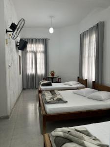 เตียงในห้องที่ Hotel Carvalho
