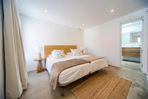a bedroom with a bed and a large window at Luxury House La Maison II in Tías