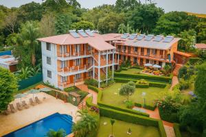 Bassein majutusasutuses Hotel Divisamar by LHR või selle lähedal