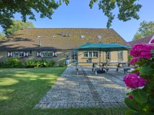 Taman di luar Hoeve Ginette