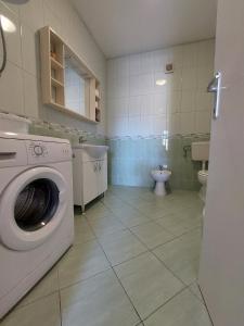 Ένα μπάνιο στο Apartments with parking space Nin, Zadar - 5797 +68 φωτογραφίες