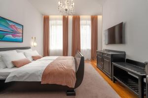 Μια τηλεόραση ή/και κέντρο ψυχαγωγίας στο Mas Plaza rooms - Adults only +27 φωτογραφίες