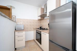 Η κουζίνα ή μικρή κουζίνα στο Apartments with swimming pool Zubovici, Pag - 9365
