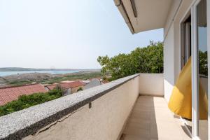 Μπαλκόνι ή βεράντα στο Apartments with swimming pool Zubovici, Pag - 9365