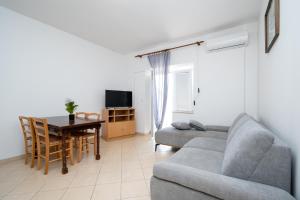 Χώρος καθιστικού στο Apartments with swimming pool Zubovici, Pag - 9365
