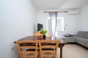 Χώρος καθιστικού στο Apartments with swimming pool Zubovici, Pag - 9365