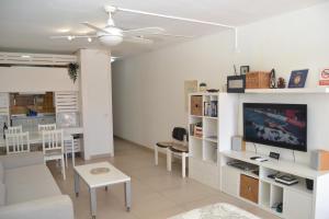 Telewizja i/lub zestaw kina domowego w obiekcie AMAZING SEASIGHTS - TENERIFE