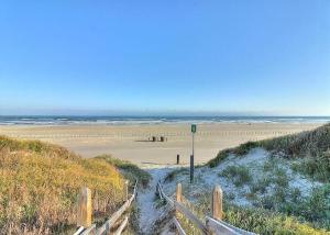 Galeriebild der Unterkunft Casa Playa - Ocean views!! Boardwalk to the Beach! in Mustang Beach