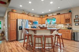 Galeriebild der Unterkunft Casa Playa - Ocean views!! Boardwalk to the Beach! in Mustang Beach