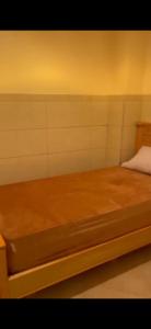 a bed in a room with at Apparemment RDC AL HOCEIMA in Al Hoceïma