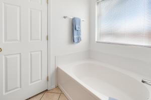 a white bathroom with a tub and a window at Sonesta Tucson in Tortolita +20 photos