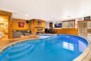 Hồ bơi trong/gần Polar plunge big bear #2031