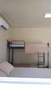a room with two bunk beds in a room at Casa na lagoa do Paraíso- Villa Bem Estar in Jericoacoara